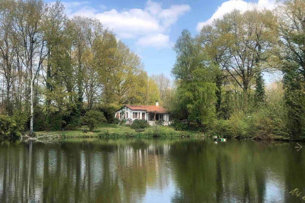 La Petite Maison Au Bord De L'Etang Chirac  Екстериор снимка